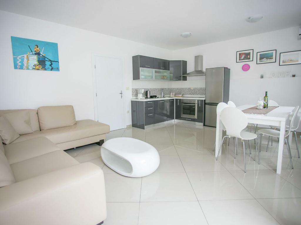 Sesar Apartments Krk - No. 3 Cvita Krk Town Exteriör bild