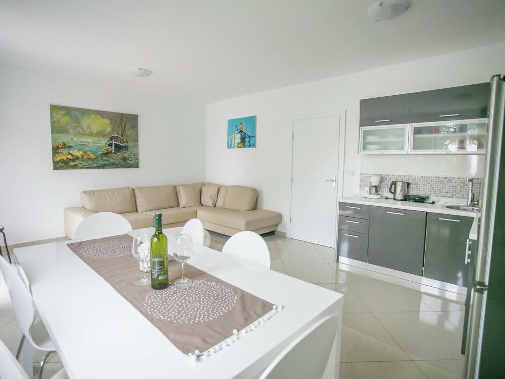 Sesar Apartments Krk - No. 3 Cvita Krk Town Exteriör bild